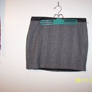BANANA REPUBLIC WOOL FAUX LEATHER TRIM SKIRT 14